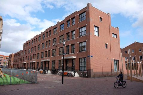 2017-04/421-2b-mbcf6422