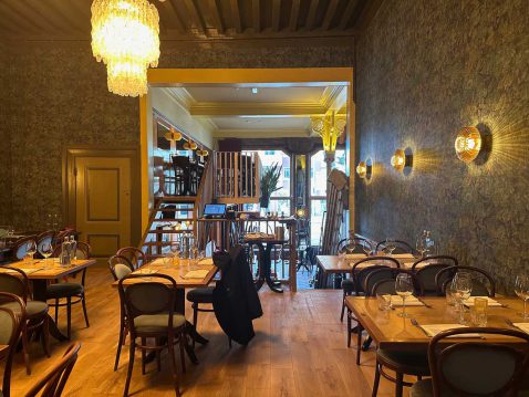 restaurant met mezzanine