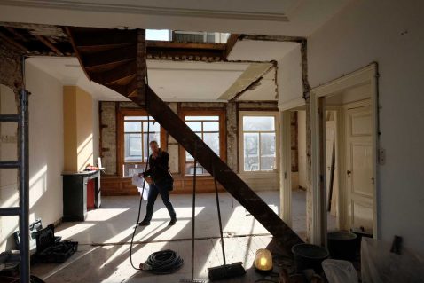 doorbraak en de gesloopte trap